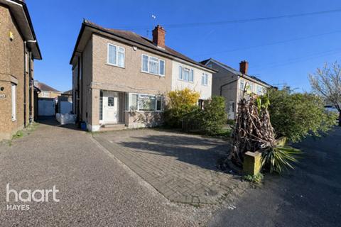 4 bed property, in Frogmore Avenue, £625,000
