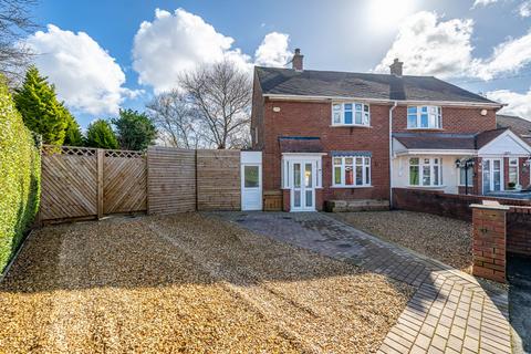 2 bed property, in Simmons Road, £230,000
