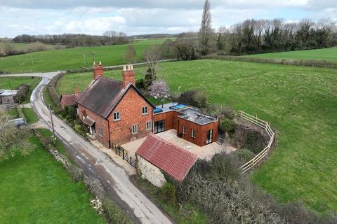 3 bed property, in Mill Lane, £650,000