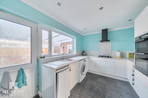 3 bed property, in Mimosa Avenue, £500,000