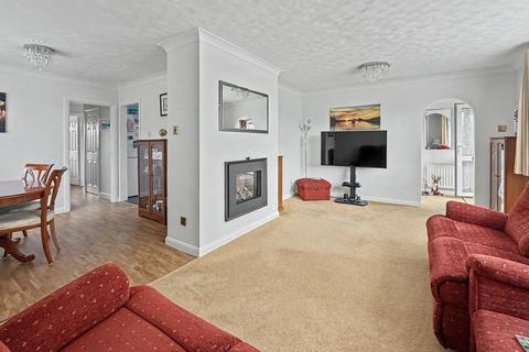 3 bed property, in Mimosa Avenue, £500,000
