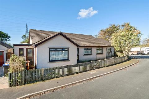 4 bed property, in Station Crescent, £250,000