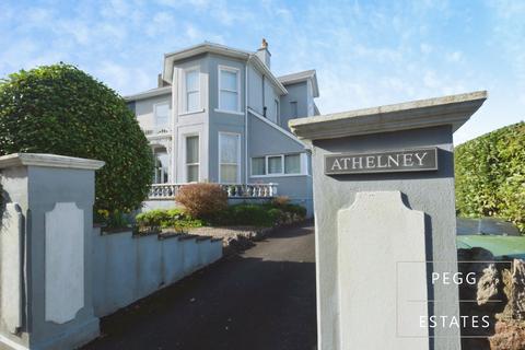 2 bed property, in Athelney, £150,000