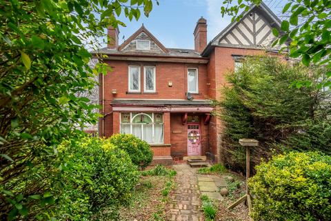 5 bed property, in Old Lane, £275,000