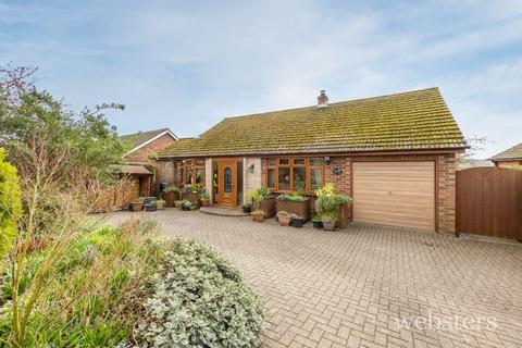 2 bed property, in Taverham Road, £450,000