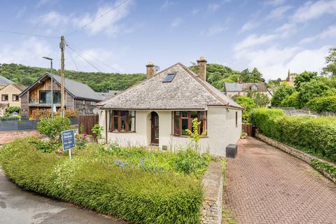 2 bed property, in South Street, £475,000