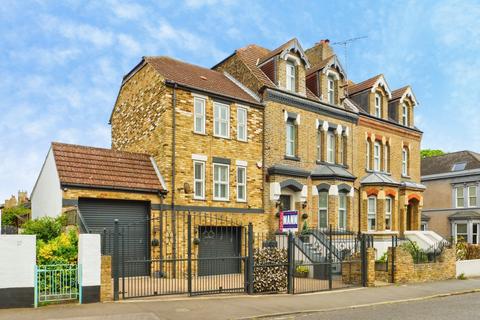 7 bed property, in Elms Avenue, £750,000