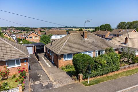 2 bed property, in Plumtree Avenue, £245,000