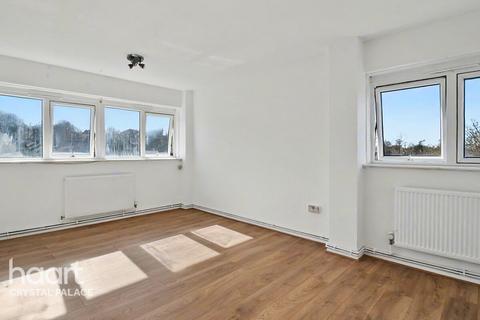 1 bed property, in College Green, £225,000
