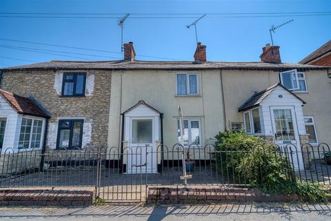 2 bed property, in Bay Road, £247,500
