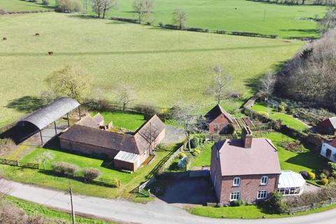 5 bed property, in Brockhurst Lane, £900,000