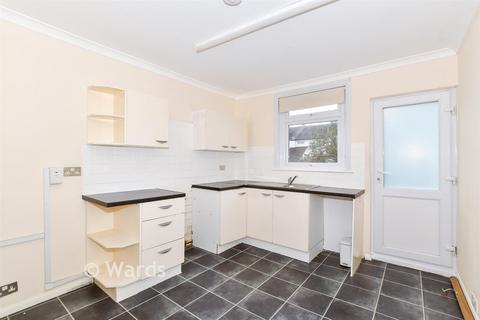 2 bed property, in Dover Street, £225,000