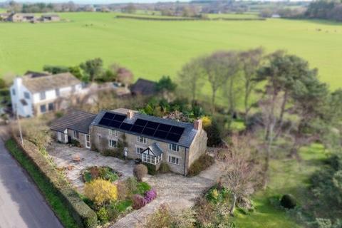 4 bed property, in Clieves Hills Lane, £725,000