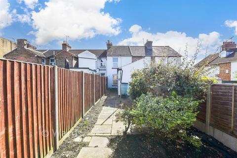2 bed property, in Randall Street, £225,000