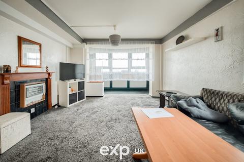 2 bed property, in Beech Hill House, £85,000