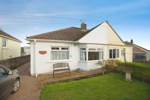 2 bed property, in Longfellow Drive, £180,000