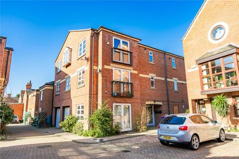 1 bed property, in Wellowgate Mews, £97,000