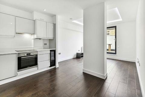 3 bed property, in Lillie Road, £595,000