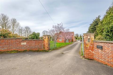 4 bed property, in Mundham Common, £900,000