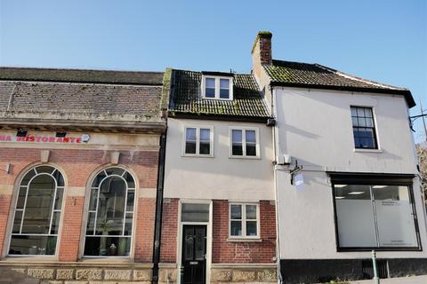 2 bed property, in High Street, £175,950