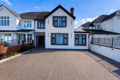 4 bed property, in Sudbury Court Drive, £1,100,000