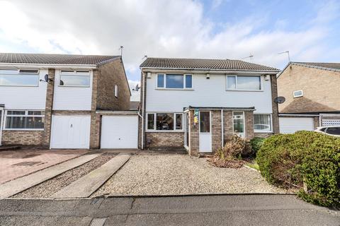 2 bed property, in Kent Court, £185,000