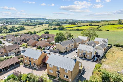 4 bed property, in Mosterton, £514,500