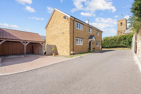4 bed property, in Mosterton, £514,500