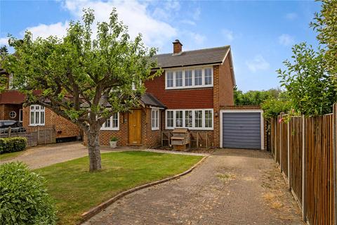 4 bed property, in Lovelace Close, £1,045,000