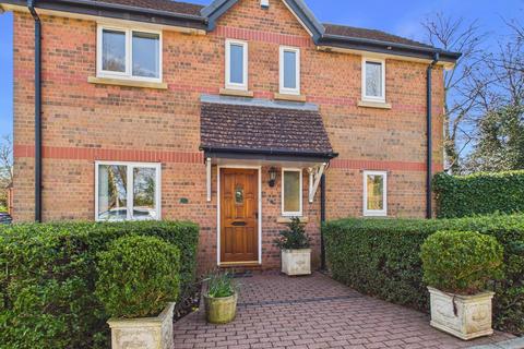 3 bed property, in Coach House Court, £325,000