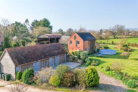 4 bed property, in Hanley Swan, £800,000