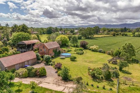 4 bed property, in Hanley Swan, £750,000