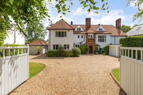 8 bed property, in 4 Knottocks Drive, £2,575,000