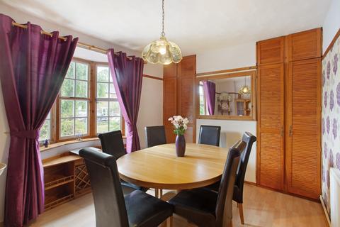 3 bed property, in High Street, £495,000