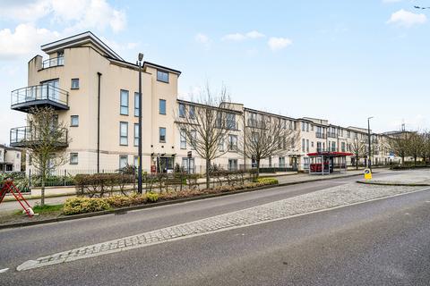 2 bed property, in Springhead Parkway, £260,000