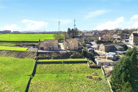 5 bed property, in Brighouse and Denholme Road, £645,000