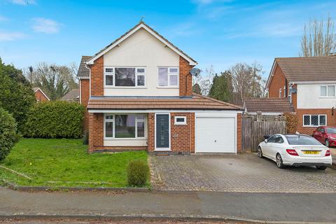 3 bed property, in Paddocks Close, £300,000