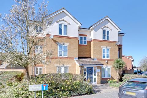 1 bed property, in Wymark Close, £200,000