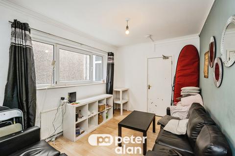 5 bed property, in Rhyddings Park Road, £260,000