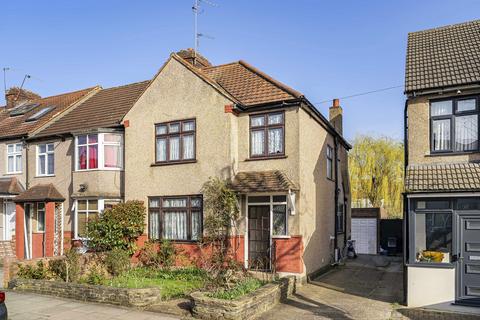 3 bed property, in Cranleigh Gardens, £569,950