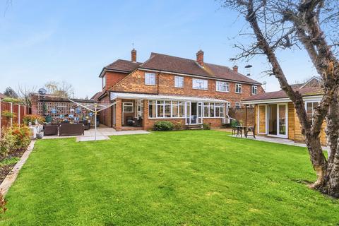 4 bed property, in Raleigh Way, £800,000