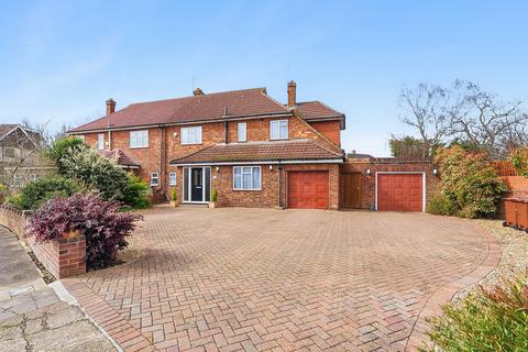 4 bed property, in Raleigh Way, £800,000