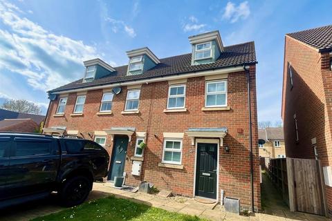 3 bed property, in Gaylor Way, £410,000