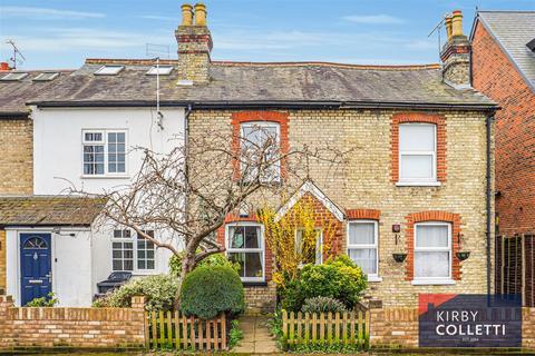 2 bed property, in Wharf Road, £350,000