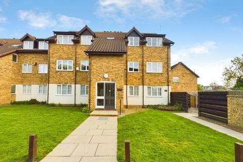 2 bed property, in Falcon Close, £220,000
