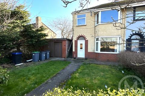 1 bed property, in Low Moor Road, £46,000