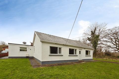 2 bed property, in Station Road, £285,000