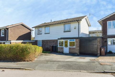 3 bed property, in Marsett Way, £270,000