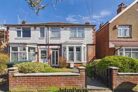 3 bed property, in Brays Lane, £240,000