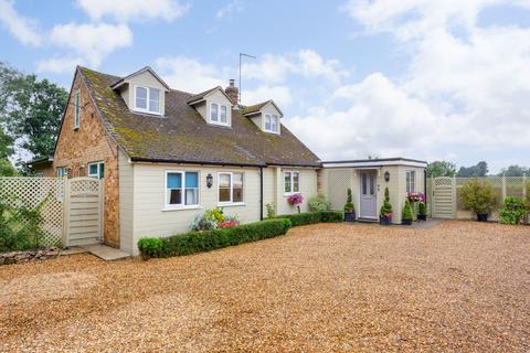 4 bed property, in Dursden Lane, £775,000